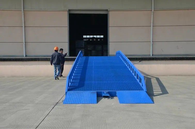 索斯特移动式液压登车桥